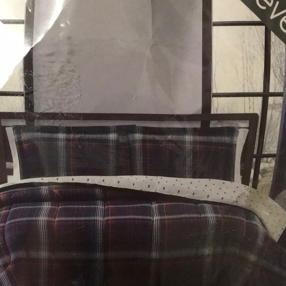 Macy’s twin reversible comforter set. - Picture 3 of 6